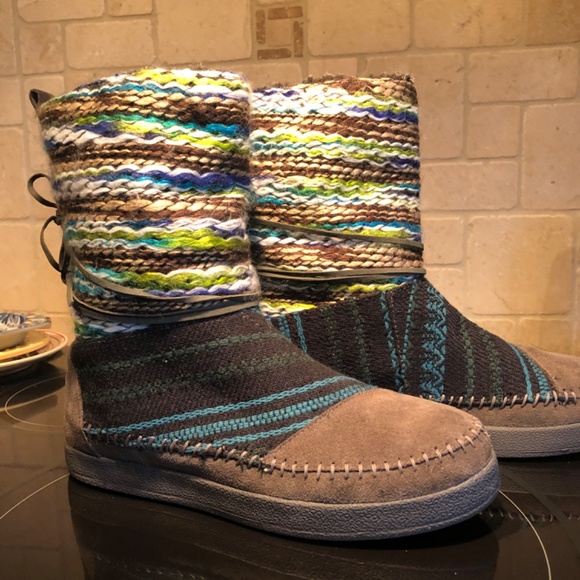 “Rare” TOMS, NEPAL suede and knit booties - Picture 2 of 8
